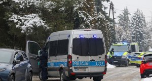 Podwójne zabójstwo w Warszawie. W domu zabarykadował się mężczyzna 