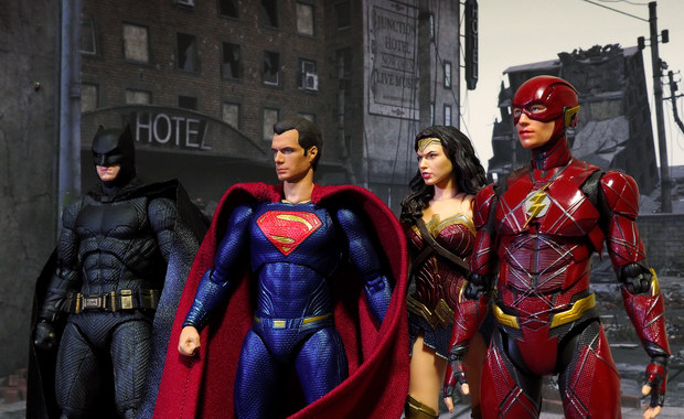 Podwójny Flash, dwóch Batmanów i Supergirl. Jest pierwszy zwiastun!