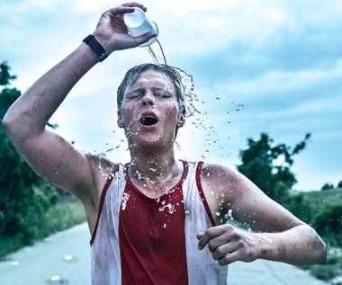 Podwójny Ironman to bardzo wymagające zawody - trzeba przepłynąć 8 km, pokonać 360 km na rowerze i przebiec 84 km. Jakub Gierszał próbował choćby zbliżyć się do formy sportowej, jaką prezentował Górski.