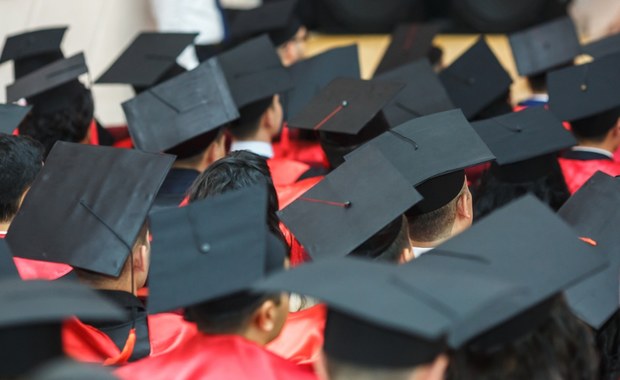 Podwyżka o znaczeniu politycznym. Studenci na Wyspach zapłacą więcej