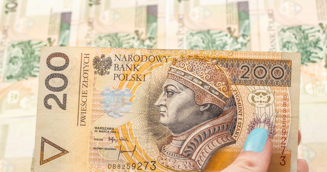 Podwyżka opłaty po cichu w ustawie. 2 mln Polaków zapłaci 200 zł więcej. /123RF/PICSEL