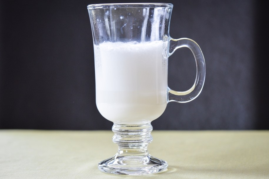 Podwyżka stawek VAT na napoje i mleko roślinne /Jacek Turczyk /PAP