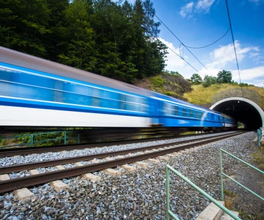 Podwyżki cen biletów kolejowych. "Polska polityka transportowa idzie pod prąd tendencji w UE"