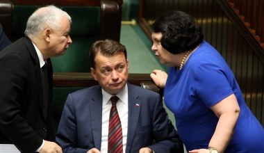 Podwyżki dla funkcjonariuszy i pracowników służb od 2017 r. - Błaszczak