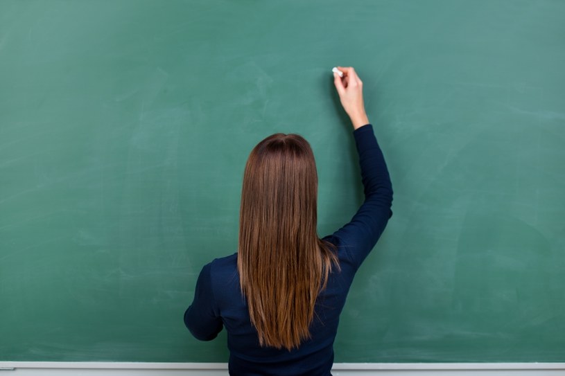 Podwyżki dla nauczycieli 2023. Ile wypłaty więcej dostaną pedagodzy? /123RF/PICSEL