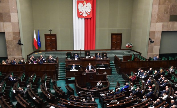 Podwyżki dla nauczycieli i dodatkowe pieniądze na onkologię. W Sejmie głosowanie nad budżetem 