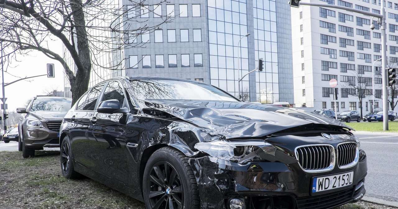 Podwyżki OC spowodowane są wyższymi kosztami likwidacji szkód. Na zdjęciu rozbite BMW BOR /Jacek Domiński /Reporter