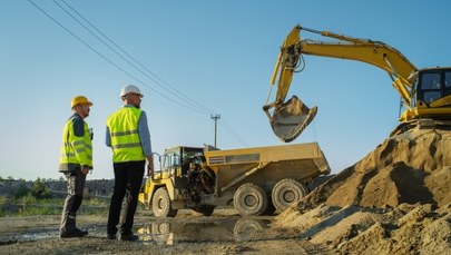 Podwyższona radioaktywność gleby. Czesi wstrzymali budowę drogi do granicy z Polską