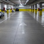 Podziemny parking przy starówce w Oświęcimiu będzie gotowy za rok