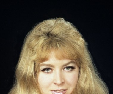 Poeta Tadeusz Różewicz miał powiedzieć, że Jolanta Lothe ma "najpiękniejsze piersi w całej Warszawie". Zapomniana dziś nieco aktorka, nazywana kiedyś seksbombą PRL-u, w środę, 19 kwietnia, obchodzi 75. urodziny.