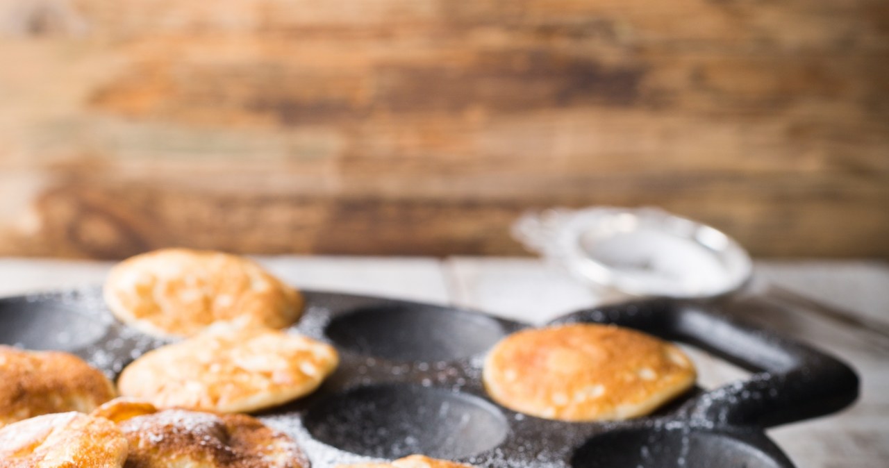 Poffertjes smaży się na specjalnej patelni /imelnyk /123RF/PICSEL