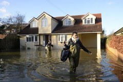 Pogarsza się sytuacja powodziowa w Wielkiej Brytanii