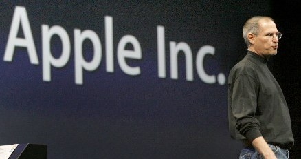 Pogłoski o rzekomej chorobie Jobsa poważnie osłabiły kurs akcji Apple /AFP