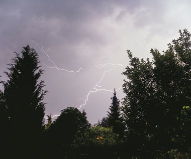 Pogoda: Burze z gradem i silnymi porywami wiatru