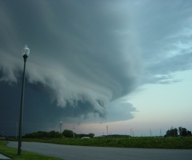 Pogoda na dziś: Burze, grad, trąby powietrzne. Mapa burzowa IMGW