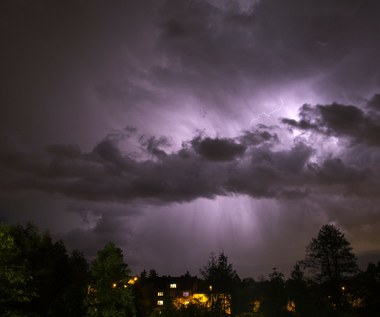 Pogoda na dziś i na weekend. Cieplej, ale burze nie odpuszczą