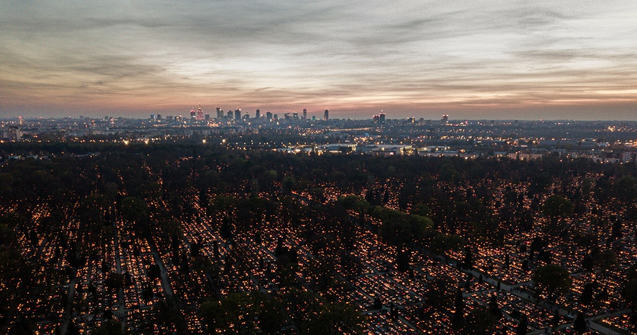 Pogoda na Wszystkich Świętych i Zaduszki 2024 może się okazać mało przyjemna.. Miejscami będzie dosyć chłodno, a być może również deszczowo /Mateusz Grochocki Exclusive /East News
