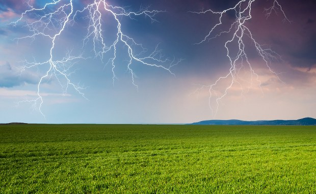 Pogoda w piątek. Będzie upalnie i deszczowo, możliwe burze z gradem