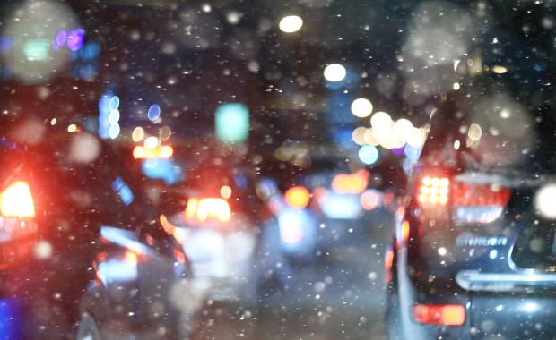 Pogoda w piątek. Padający deszcz i śnieg. Będzie ślisko
