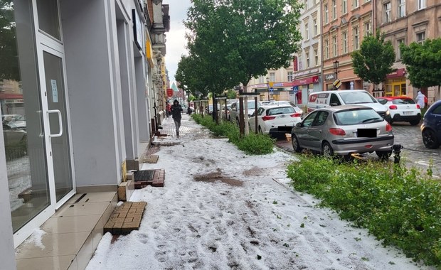 Pogodowy armagedon w Gnieźnie. Zalane ulice, domy, ludzie uwięzieni w autach
