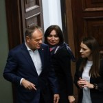 Pogrom na giełdach. Tusk komentuje