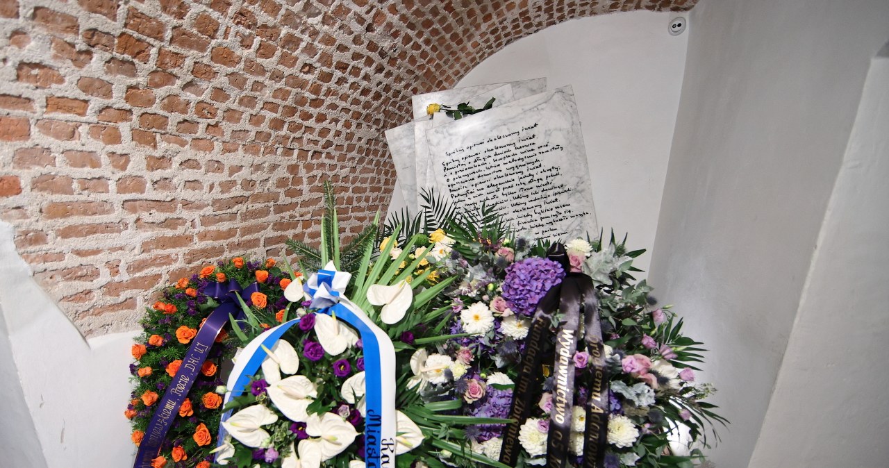 Pogrzeb Adama Zagajewskiego. "Poeci są po to, żeby opiewać świat, który jest okaleczony"