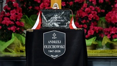 Pogrzeb Andrzeja Olechowskiego. Spoczął na warszawskim Wilanowie [ZDJĘCIA]