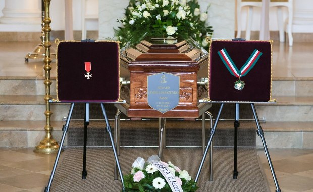 Pogrzeb Edwarda Linde-Lubaszenki. Rodzina i przyjaciele artyści pożegnali aktora