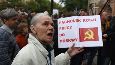 Pogrzeb gen. Jaruzelskiego: Przeciwnicy i zwolennicy zmarłego spotkali się przed katedrą