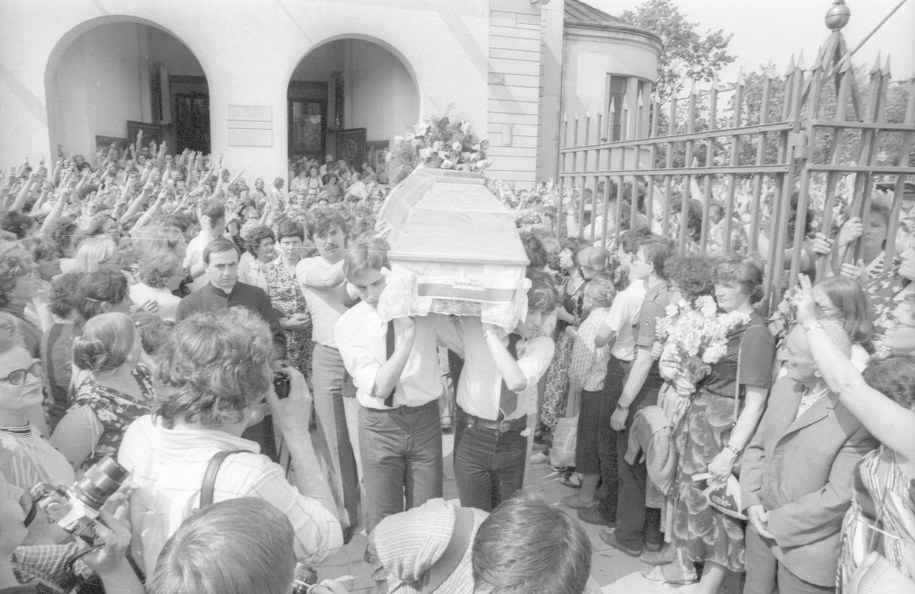 Pogrzeb Grzegorza Przemyka zgromadził tłumy /PAI /PAP