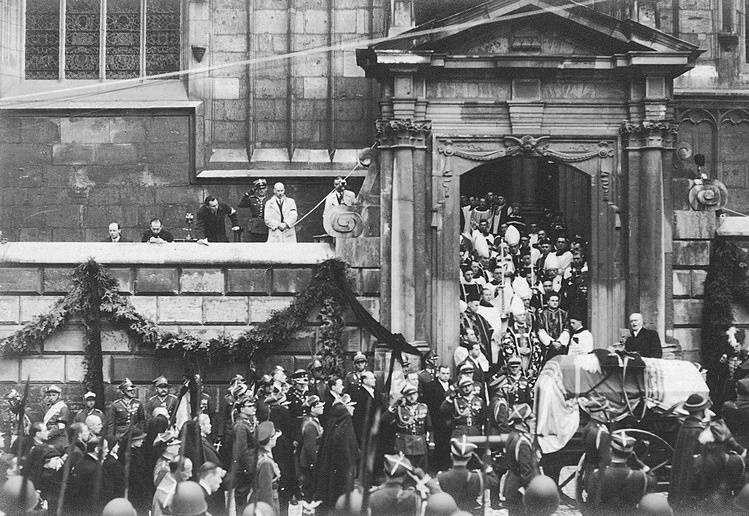 Pogrzeb Józefa Piłsudskiego na Wawelu /domena publiczna