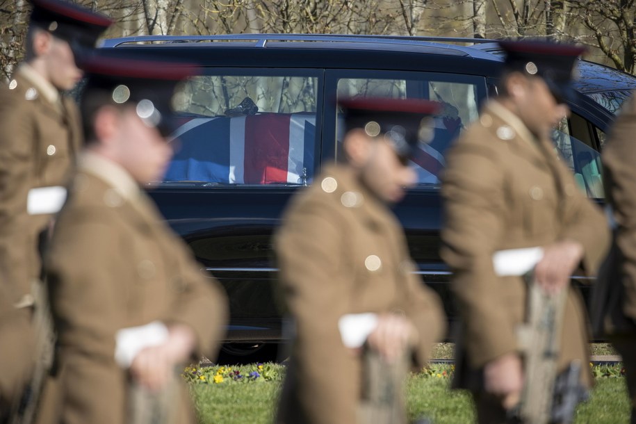 Pogrzeb kapitana Toma Moore'a. Trumna owinięta brytyjską flagą /BRITISH MINISTRY OF DEFENCE /PAP/EPA