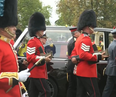 Pogrzeb królowej Elżbiety II: Kondukt przemierzył Long Walk w Windsorze