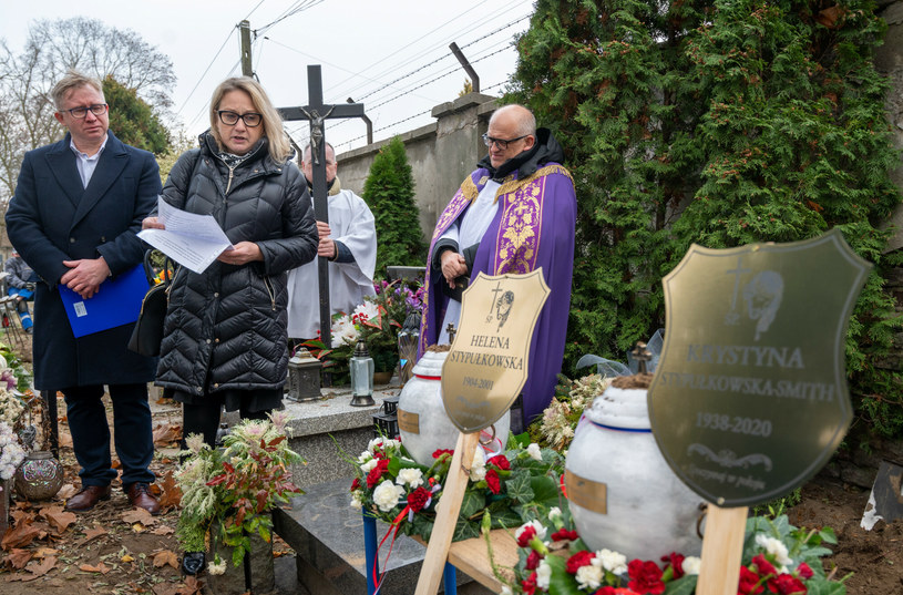 Pogrzeb Krystyny Stypułkowskiej-Smith i jej mamy Heleny /	Grzegorz Michałowski   /East News
