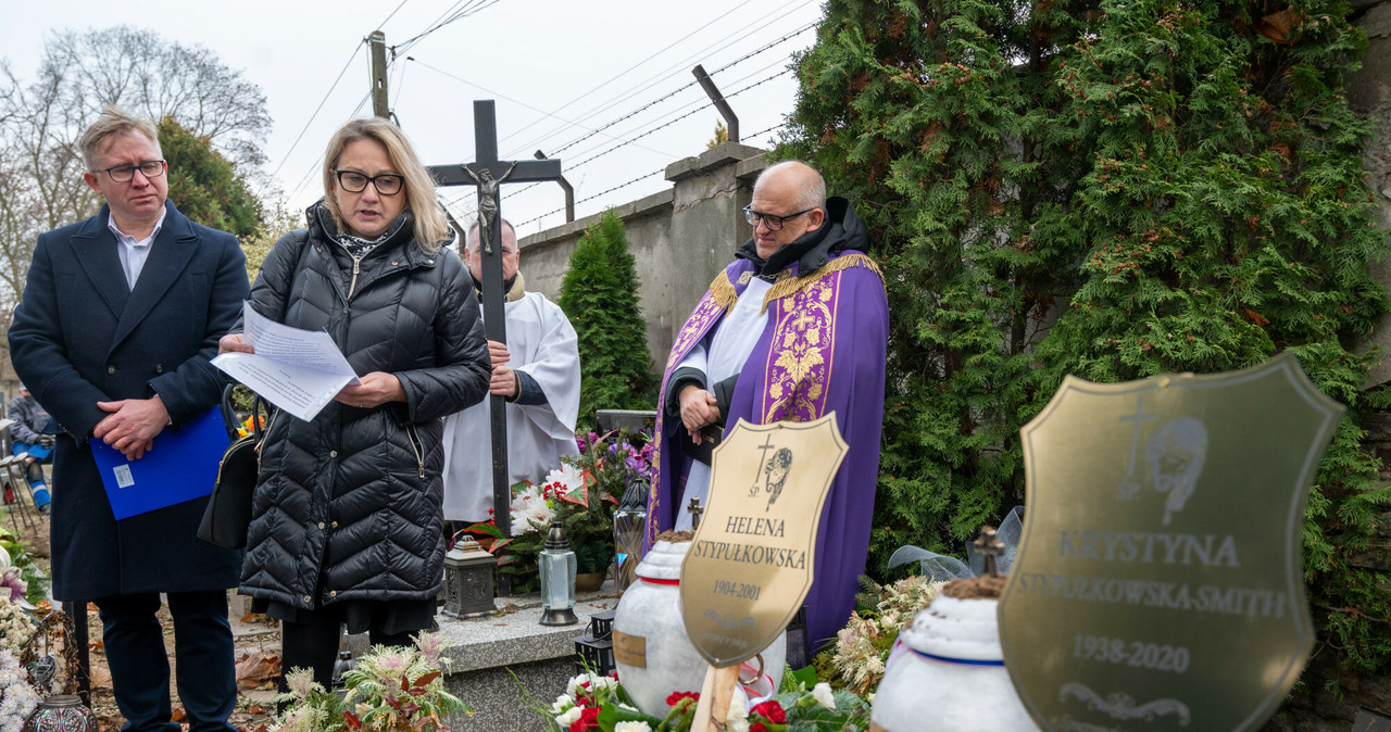 Pogrzeb Krystyny Stypułkowskiej-Smith i jej mamy Heleny /	Grzegorz Michałowski   /East News