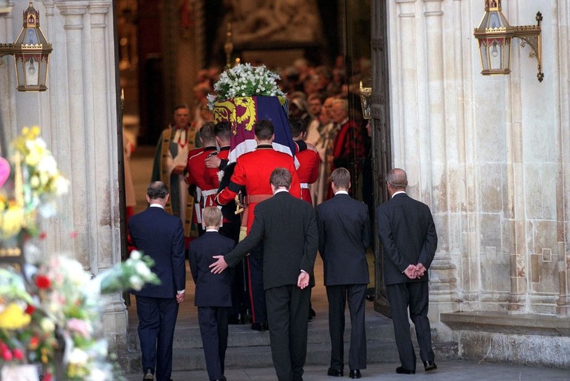 Pogrzeb księżnej Diany był wyjątkiem spośród królewskich pogrzebów /Anwar Hussein /Getty Images