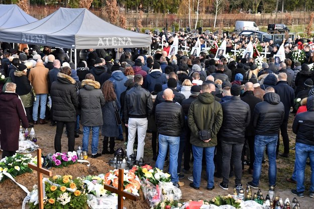 Pogrzeb nastolatek, które zginęły w pożarze / 	Marcin Bielecki    /PAP