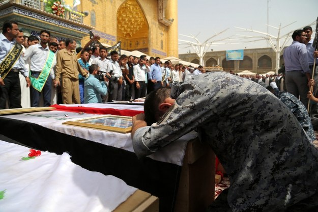 Pogrzeb ofiar zamachu, przeprowadzonego przez islamistów /KHIDER ABBAS /PAP/EPA