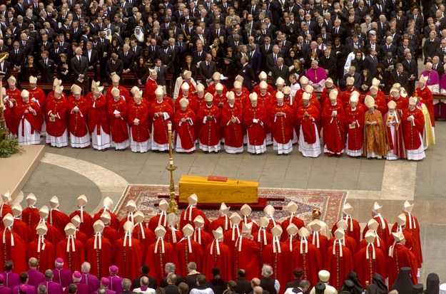 Pogrzeb papieża Jana Pawła II /Shutterstock