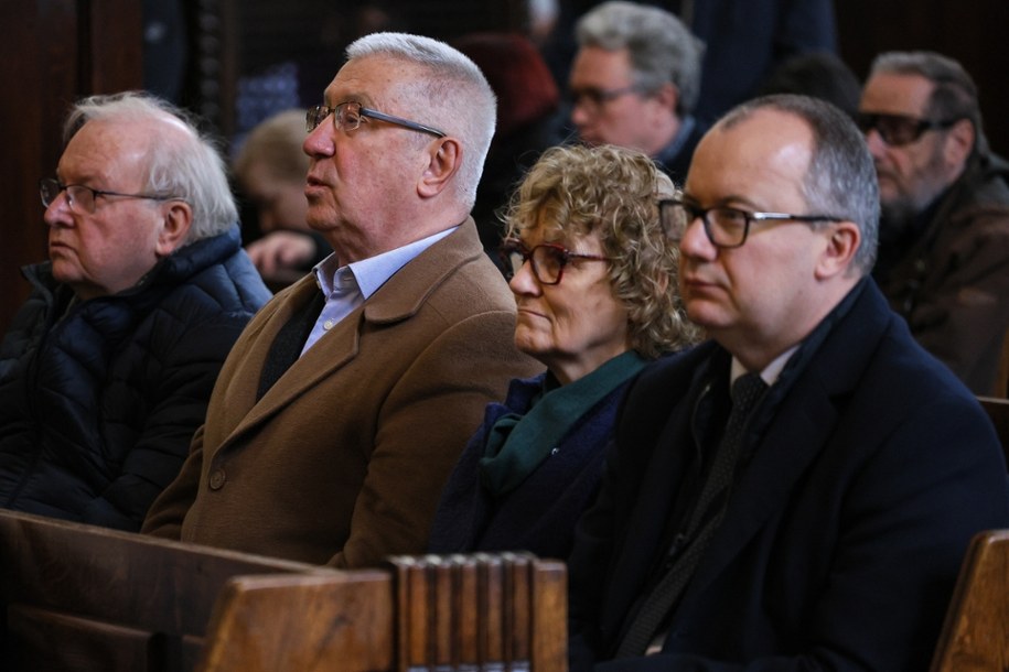 Pogrzeb prof. Adama Strzembosza, na zdj. m.in. senator KO i były minister sprawiedliwości Adam Bodnar, polityk i historyk Aleksander Hall i były przewodniczący KRRiT Jan Dworak /Rafał Guz /PAP