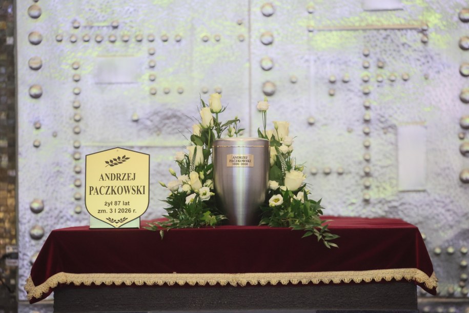 Pogrzeb prof. Andrzeja Paczkowskiego / 	Leszek Szymański    /PAP