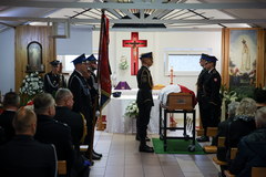 Pogrzeb strażaka z OSP Balice - kościół w Balicach