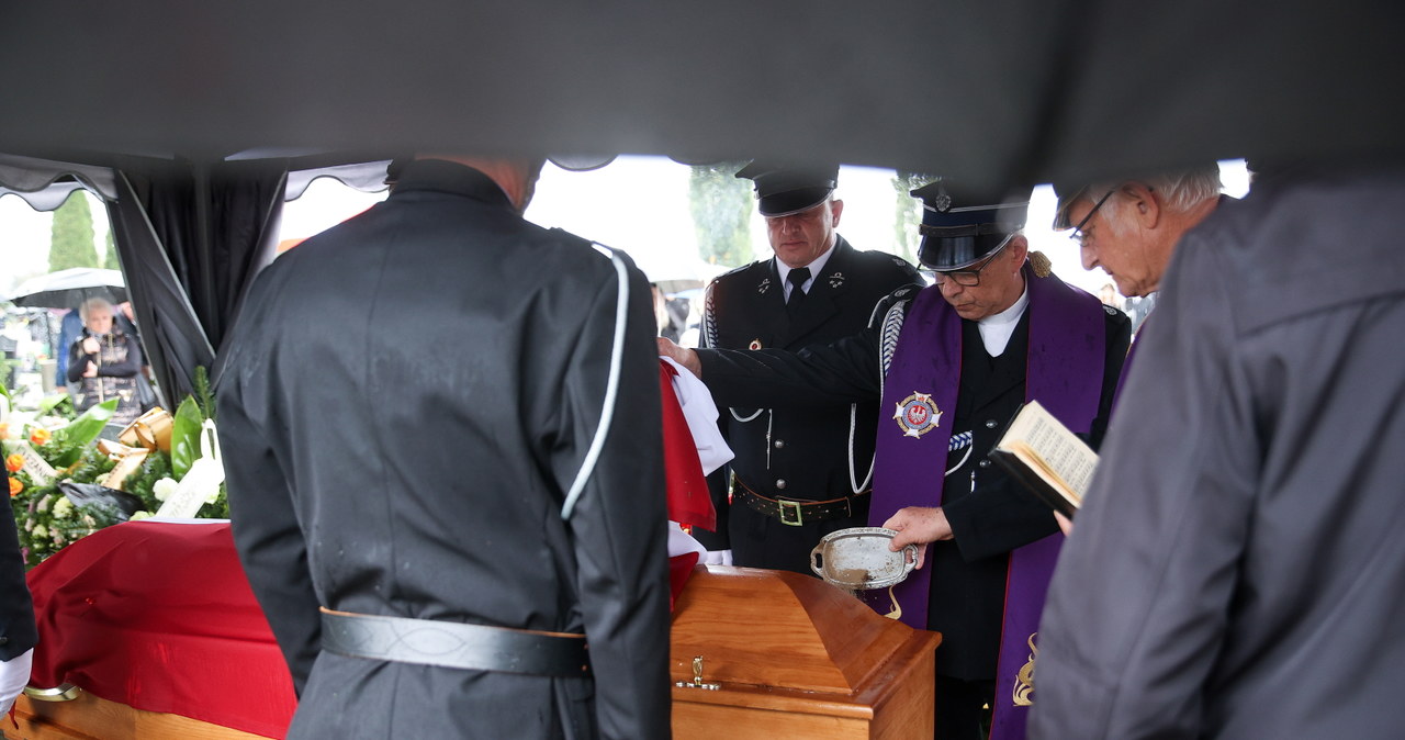 Pogrzeb strażaka z OSP Balice - procesja na cmentarz