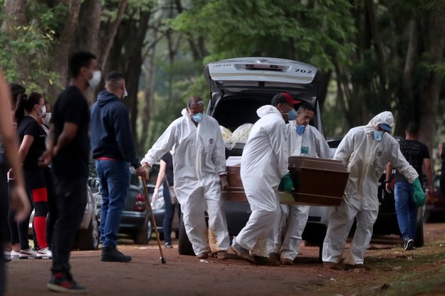 Pogrzeb w Brazylii w czasie epidemii koronawirusa /FERNANDO BIZERRA /PAP/EPA