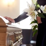 Pogrzeby coraz droższe, nawet dwa tygodnie oczekiwania na pochówek