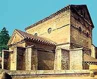 Poitiers, baptysterium /Encyklopedia Internautica