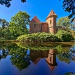 turystyka Pojawiają się nocą, tańczą w zamknowej kaplicy. Zjawisko zarejestował monitoring