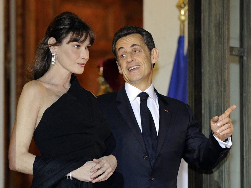 Pojawiają się także sugestie, że plotki o ciąży to efekt spadających notowań Sarkozy'ego przed przys &nbsp; /AFP