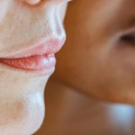 Pojawił się u ciebie delikatny wąsik? To najłagodniejsza metoda na usunięcie go