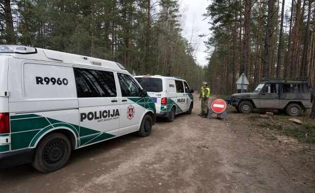 Pojazd armii USA wyciągnięty z bagna. Litwa potwierdza zgon żołnierzy